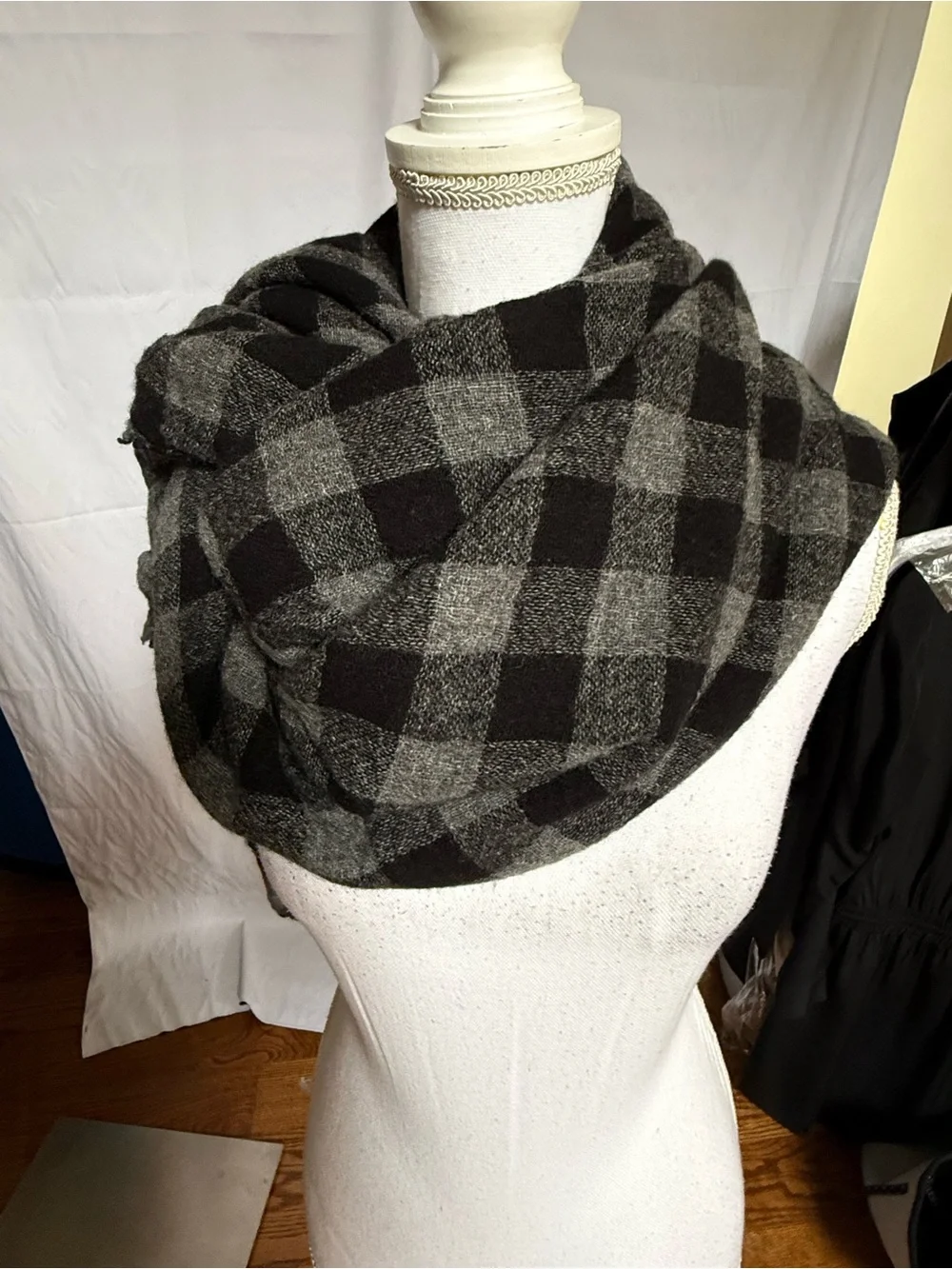 A PUNTO B Cozy Black & Gray Plaid Cashmere Scarf/ wrap